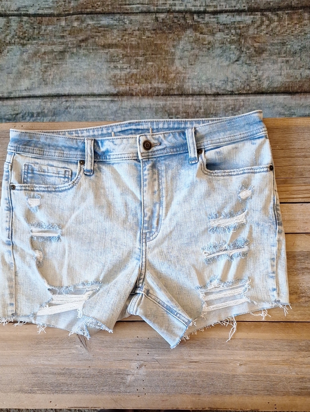 🔥🔥CLEARANCE🔥🔥 Light Blue Distressed Denim Jean Shorts for Women. Large